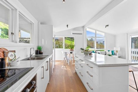 Photo of property in 12 Chartwell Drive, Crofton Downs, Wellington, 6035