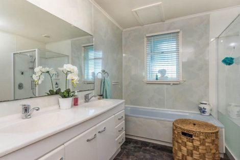 Photo of property in 20 Barrys Road, Glendene, Auckland, 0602