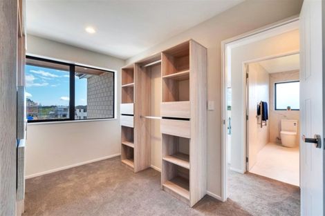 Photo of property in 1 Huahua Crescent, Papakura, 2110