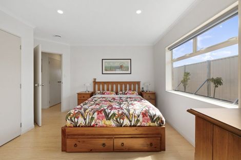 Photo of property in 20 Francis Skinner Place, Orewa, 0931