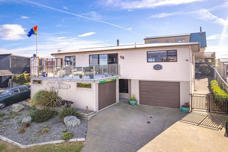 Photo of property in 10 Okiwa Terrace, Waiinu Beach, Whanganui, 4588