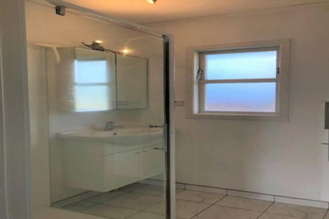 Photo of property in 42 Durham Street, Te Atatu Peninsula, Auckland, 0610