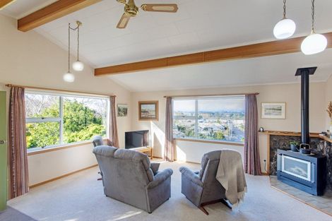 Photo of property in 6 Domain Road, Waipawa, 4210