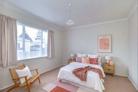 Photo of property in 1 Quinn Road, Levin, 5510