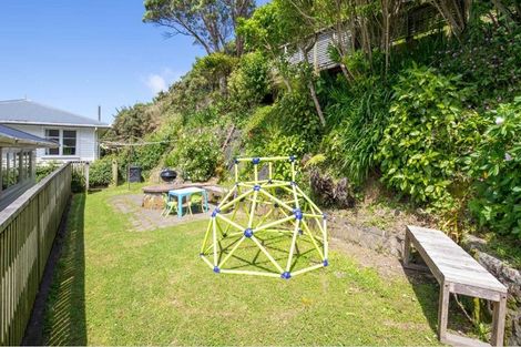 Photo of property in 102 Ruskin Road, Newlands, Wellington, 6037