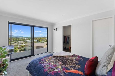 Photo of property in 95 Kakariki Grove, Waikanae, 5036