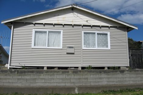 Photo of property in 6 Manuka Street, Castlecliff, Whanganui, 4501