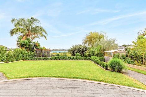 Photo of property in 48 Renata Crescent, Te Atatu Peninsula, Auckland, 0610