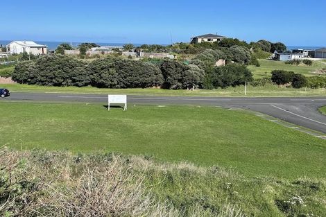 Photo of property in 16 Longbeach Drive, Castlecliff, Wanganui, 4501