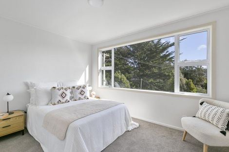 Photo of property in 9 Lomond Street, Newlands, Wellington, 6037