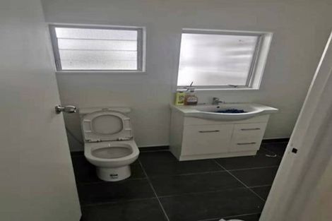 Photo of property in 1/178 Chivalry Road, Glenfield, Auckland, 0629