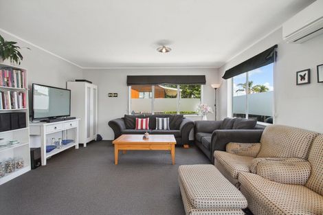 Photo of property in 25 Crispe Road, Clarks Beach, 2122