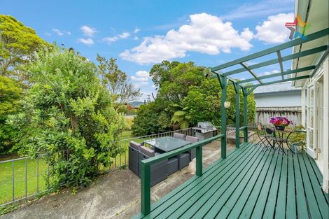 Photo of property in 1 Woodvale Grove, Fairfield, Lower Hutt, 5011