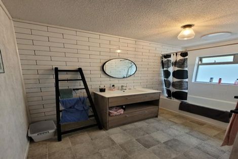 Photo of property in 7 Renown Place, Spotswood, New Plymouth, 4310