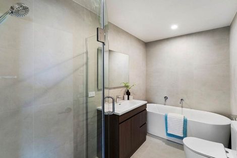 Photo of property in 13 Taipahitini Road, Rosehill, 2113