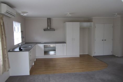 Photo of property in 3 Kaumatua Place, Te Atatu Peninsula, Auckland, 0610