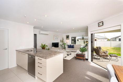 Photo of property in 25 Aparima Place, Awatoto, Napier, 4110