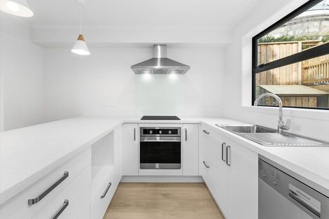 Photo of property in 2/12 Ruakiwi Road, Hamilton Lake, Hamilton, 3204