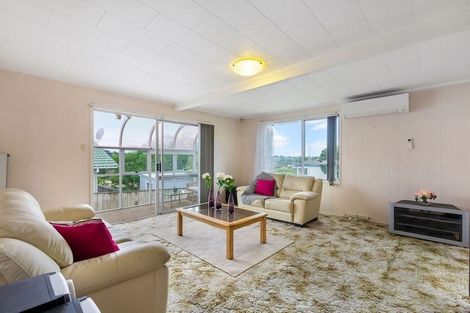 Photo of property in 1/39 Reynella Drive, Massey, Auckland, 0614