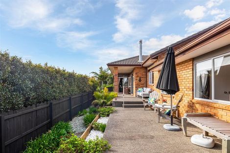 Photo of property in 10 Seamount Drive, Red Beach, 0932