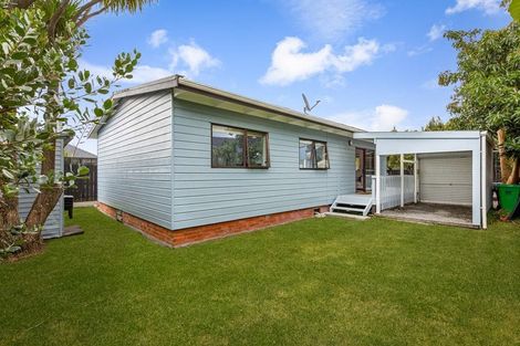 Photo of property in 2/9 London Street, Te Atatu Peninsula, Auckland, 0610