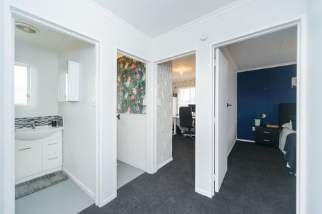 Photo of property in 10 Hillcrest Drive, Kelvin Grove, Palmerston North, 4414