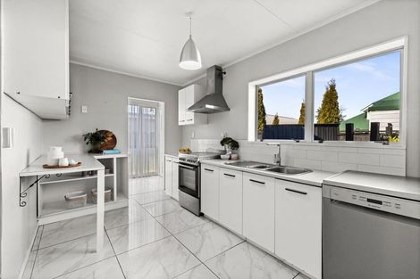 Photo of property in 15 Taradale Road, Marewa, Napier, 4110