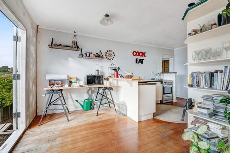 Photo of property in 24 Jean Place, Stanmore Bay, Whangaparaoa, 0932