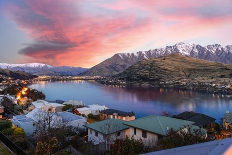 Photo of property in 70 Hensman Road, Queenstown, 9300
