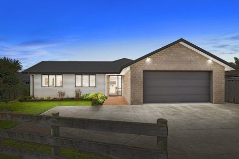 Photo of property in 8 Modello Lane, Waiuku, 2123