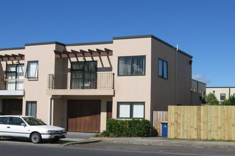 Photo of property in 4/17 Harbour View Road, Te Atatu Peninsula, Auckland, 0610