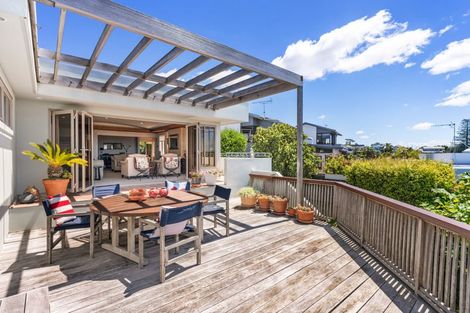 Photo of property in 9 Braemar Road, Castor Bay, Auckland, 0620