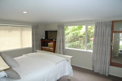 Photo of property in 80c Stewart Drive, Newlands, Wellington, 6037