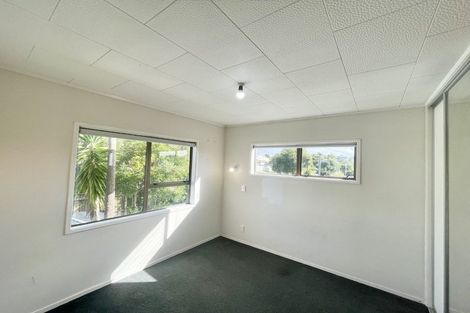 Photo of property in 2/67 Browns Bay Road, Browns Bay, Auckland, 0630