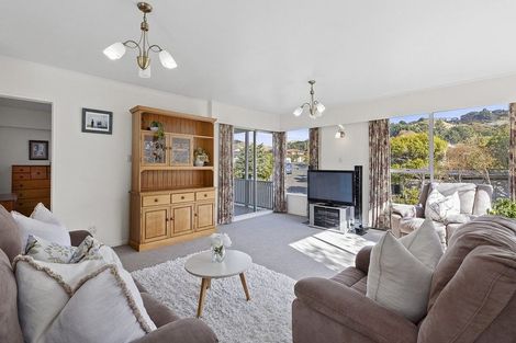 Photo of property in 3 Solander Place, Whitby, Porirua, 5024