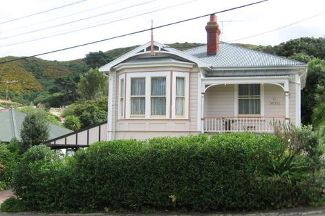 Photo of property in 12 Eden Street, Island Bay, Wellington, 6023