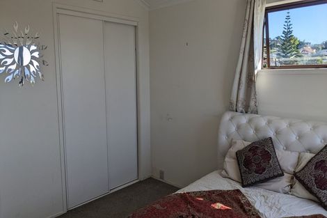 Photo of property in 2/74 Ayton Drive, Totara Vale, Auckland, 0629