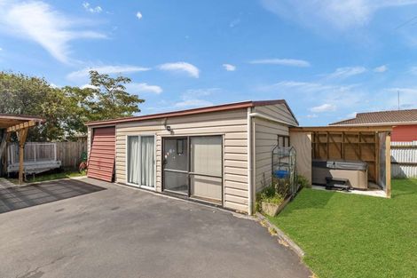 Photo of property in 48 Beach Road, Te Atatu Peninsula, Auckland, 0610