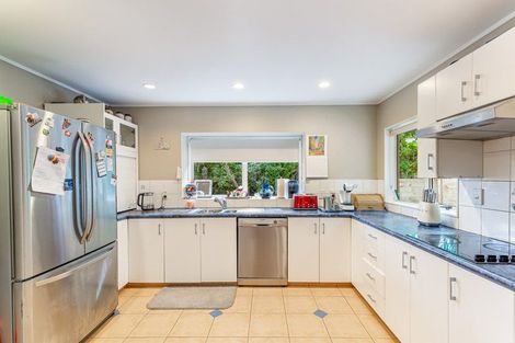 Photo of property in 21a Woodfern Crescent, Titirangi, Auckland, 0604