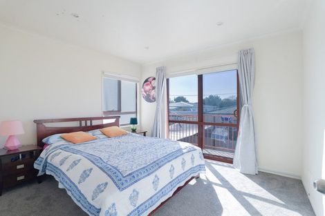 Photo of property in 66d Waimumu Road, Massey, Auckland, 0614