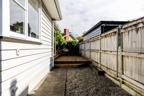 Photo of property in 5 Athlone Place, Hokowhitu, Palmerston North, 4410