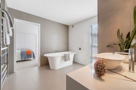 Photo of property in 8a The Parade, Bucklands Beach, Auckland, 2012