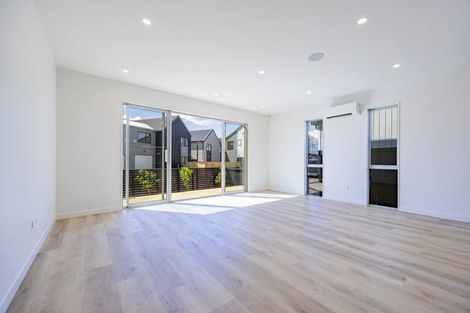 Photo of property in 2 Kartolina Crescent, Kumeu, 0810