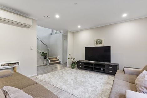 Photo of property in 25 Drumbuoy Drive, Flat Bush, Auckland, 2019