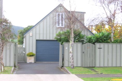 Photo of property in 64 Ngaio Road, Waikanae, 5036