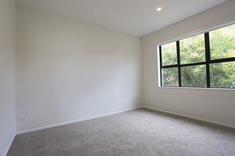 Photo of property in 1b Kirkdale Place, Northcross, Auckland, 0632