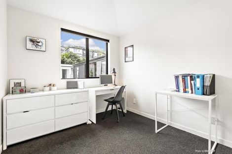 Photo of property in 74u3 Derwent Street, Island Bay, Wellington, 6023