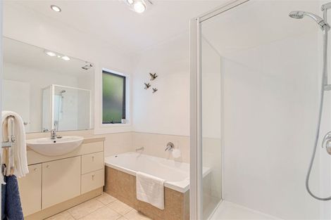 Photo of property in 10 Seamount Drive, Red Beach, 0932