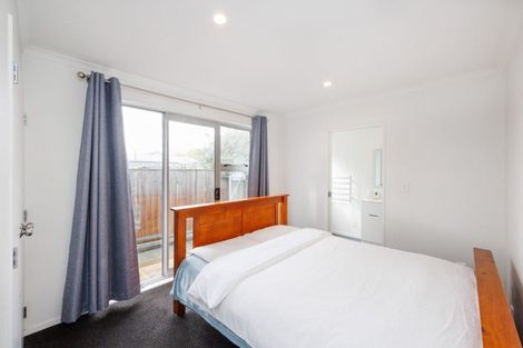 Photo of property in 56 Exeter Crescent, Takaro, Palmerston North, 4412