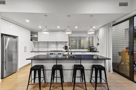 Photo of property in 7/2a Montrose Place, Highlands Park, New Plymouth, 4312